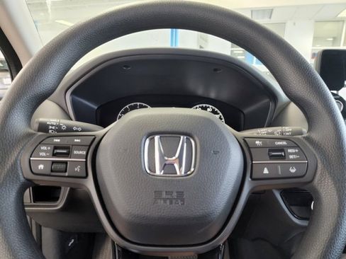 Used 2025 Honda HR-V LX image 5
