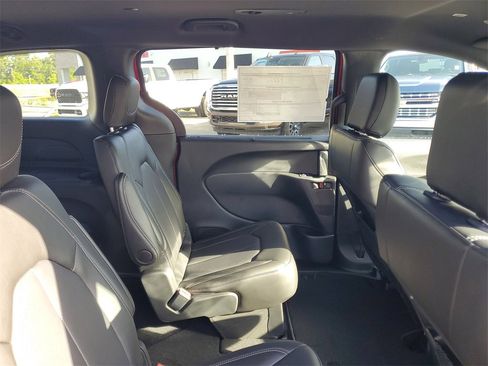 New 2025 Chrysler Voyager LX image 29