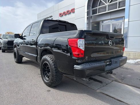 Used 2018 Nissan Titan SV w/ SV Convenience Package image 4