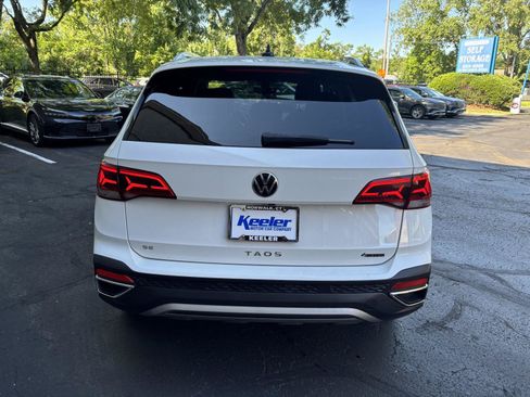 Used 2022 Volkswagen Taos SE w/ Panoramic Sunroof Package AWD/4WD image 4