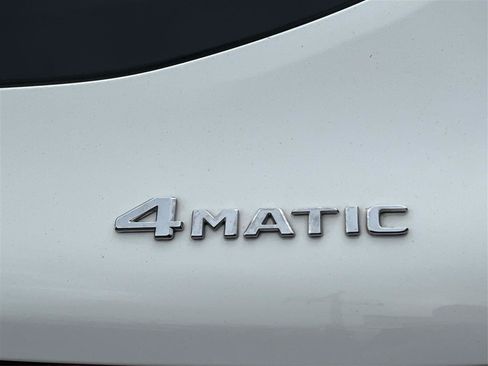 Used 2019 Mercedes-Benz GLC 300 4MATIC image 17