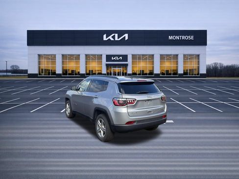 Used 2024 Jeep Compass Latitude AWD/4WD image 8