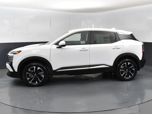 New 2025 Nissan Kicks SV image 4