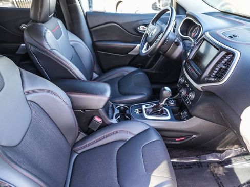 Used 2018 Jeep Cherokee Trailhawk image 17