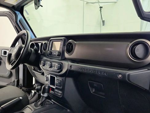 Used 2018 Jeep Wrangler Sport image 35