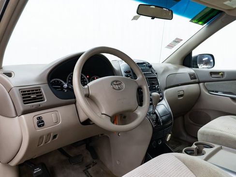 Used 2010 Toyota Sienna CE FWD image 17