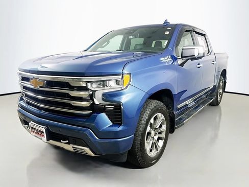 Used 2024 Chevrolet Silverado 1500 High Country w/ Z71 Off-Road Package AWD/4WD image 3