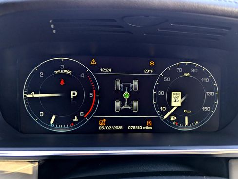 Used 2016 Land Rover Range Rover HSE image 18