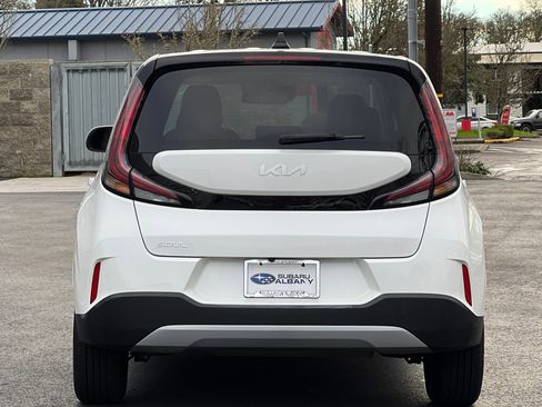 Used 2023 Kia Soul LX image 5