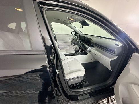 Used 2025 Hyundai Kona SEL image 29