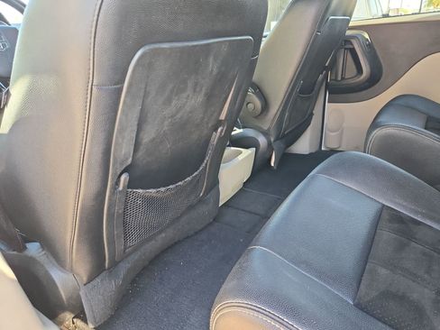 Used 2018 Dodge Grand Caravan SXT FWD image 18