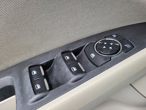 Used 2019 Ford Fusion SE image 27