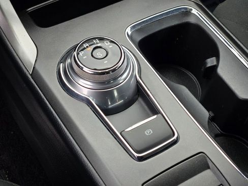 Used 2017 Ford Fusion SE w/ Fusion SE Technology Package image 24