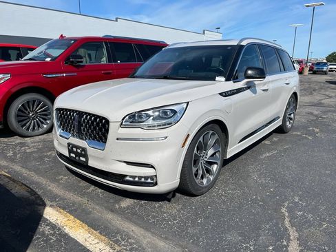Used 2023 Lincoln Aviator Grand Touring w/ Equipment Group 301A AWD/4WD image 6