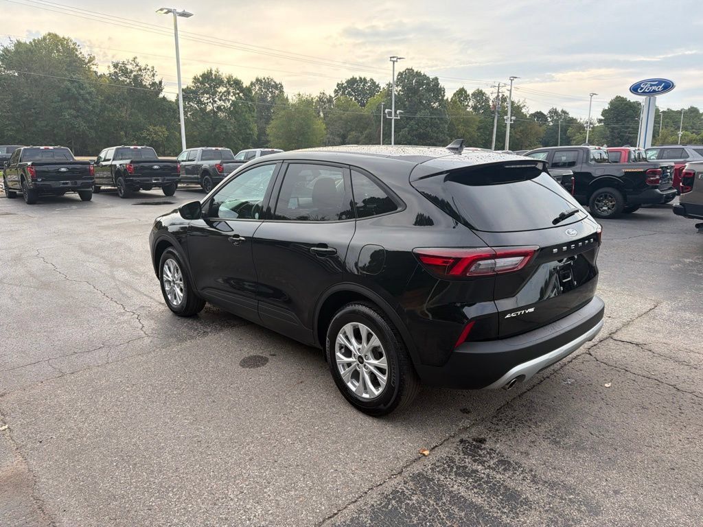 Used 2025 Ford Escape Active FWD image 5