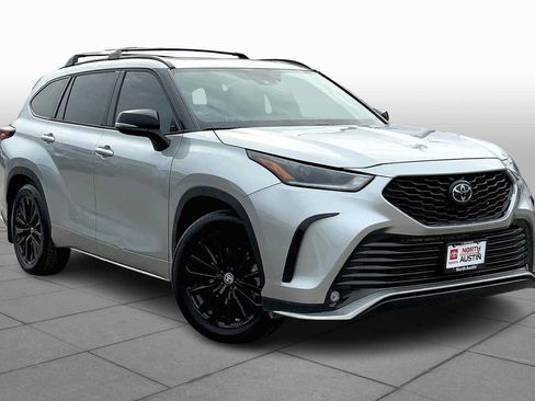 Used 2024 Toyota Highlander XSE FWD image 3