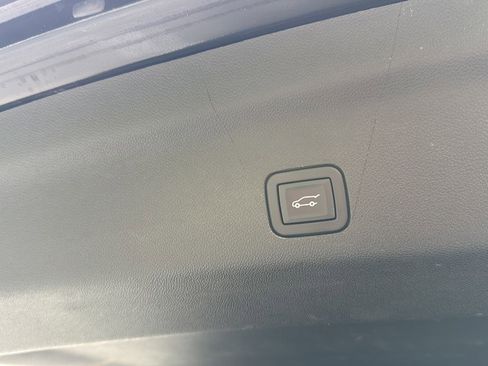 Certified 2023 Cadillac Escalade ESV Premium Luxury AWD/4WD image 24