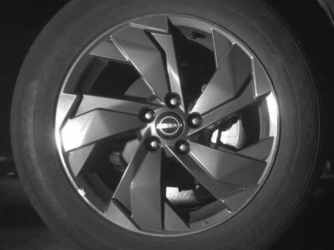 Used 2025 Nissan Rogue SV FWD image 13