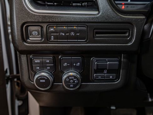 Used 2023 GMC Yukon SLT w/ Max Trailering Package image 17