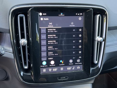 Used 2023 Volvo XC40 Recharge Ultimate AWD/4WD image 23