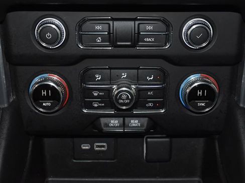 Used 2022 GMC Yukon SLE image 18