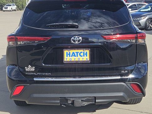Used 2022 Toyota Highlander XLE image 6