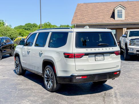 Used 2022 Jeep Wagoneer Series III w/ Premium Group I AWD/4WD image 13