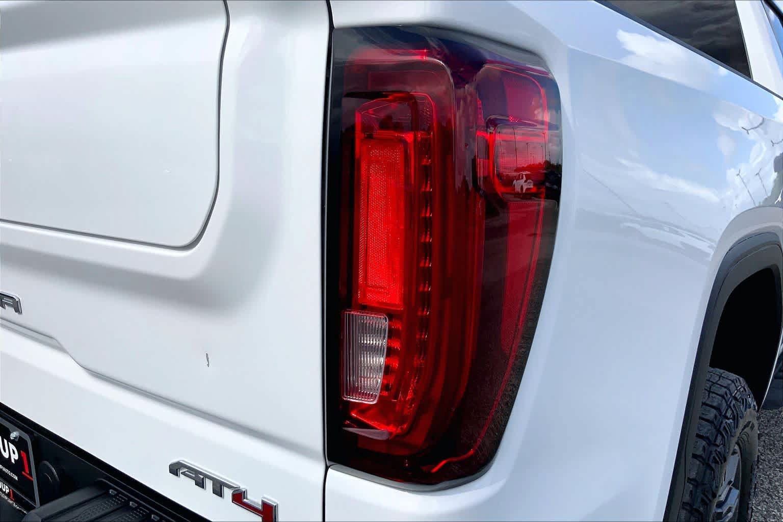 Used 2024 GMC Sierra 1500 AT4 w/ Technology Package AWD/4WD image 10