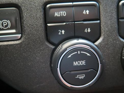 Used 2024 Chevrolet Silverado 1500 High Country w/ Technology Package AWD/4WD image 16