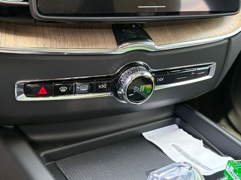 New 2026 Volvo XC60 B5 Plus w/ Protection Package Premier AWD/4WD image 16