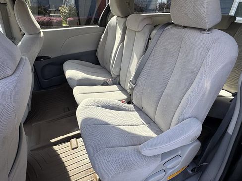 Used 2012 Toyota Sienna LE image 20