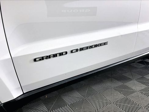 Used 2019 Jeep Grand Cherokee Limited AWD/4WD image 30