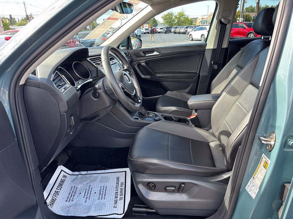 Used 2021 Volkswagen Tiguan SE w/ Panoramic Sunroof Package AWD/4WD image 19