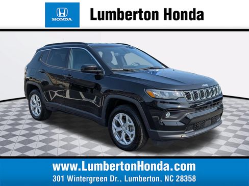 Used 2024 Jeep Compass Latitude AWD/4WD image 1
