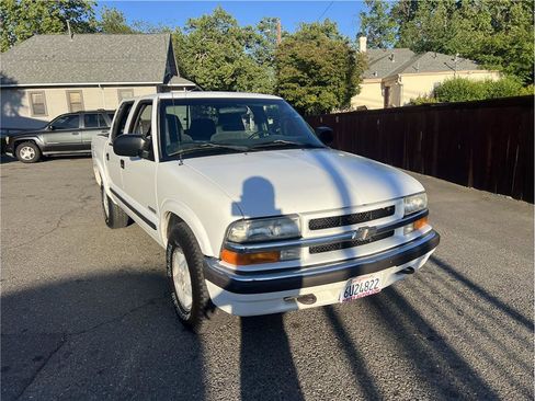Used 2001 Chevrolet S10 Pickup LS w/ Cold-Climate Pkg AWD/4WD image 1