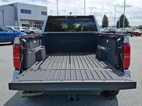 Certified 2025 Toyota Tacoma SR5 AWD/4WD image 29