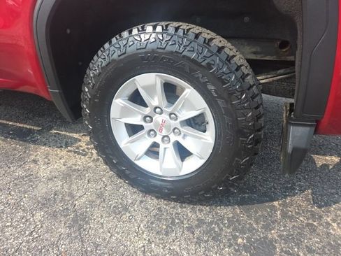Used 2019 GMC Sierra 1500 SLE w/ Preferred Package AWD/4WD image 16