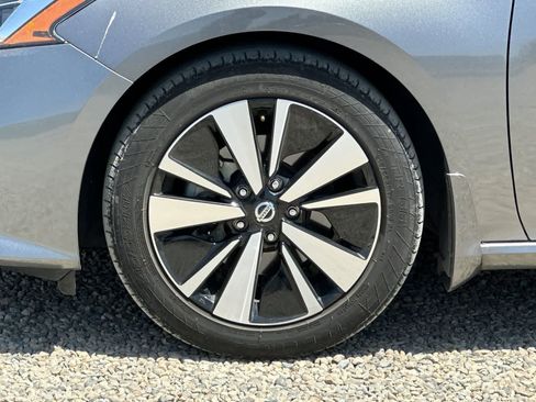 Used 2022 Nissan Altima 2.5 SV w/ SV Premium Package FWD image 12