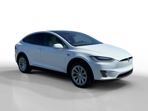 Used 2016 Tesla Model X 90D image 7