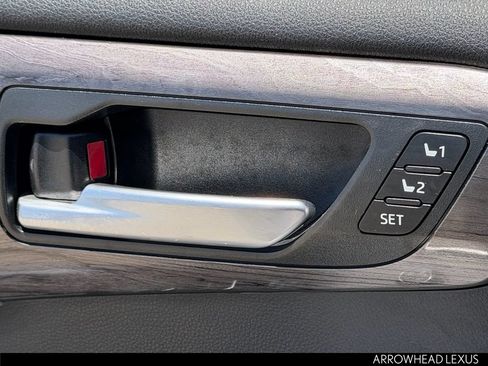 Used 2020 Toyota Highlander Limited FWD image 19