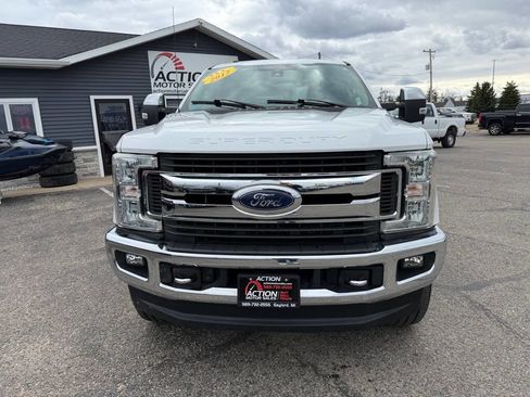 Used 2017 Ford F250 XLT w/ XLT Premium Package AWD/4WD image 8