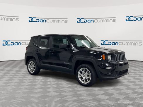 Used 2023 Jeep Renegade Latitude AWD/4WD image 2