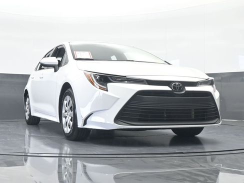 Used 2024 Toyota Corolla LE image 60
