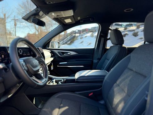 Used 2026 Chevrolet Traverse LT w/ Midnight/Sport Edition image 13