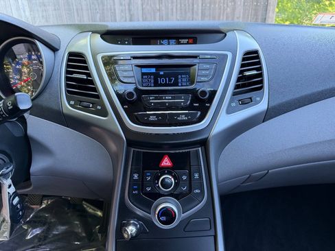 Used 2016 Hyundai Elantra SE FWD image 13