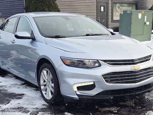 Used 2017 Chevrolet Malibu LT image 8