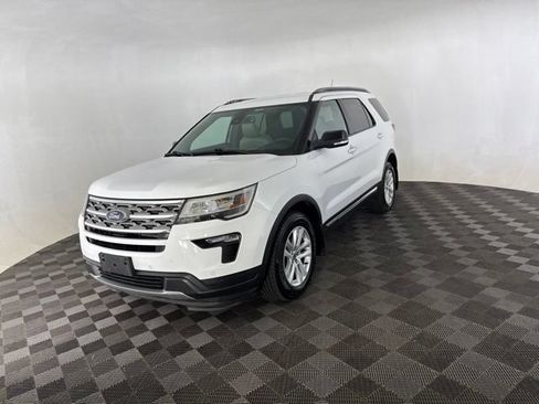 Used 2018 Ford Explorer XLT w/ Equipment Group 202A AWD/4WD image 3