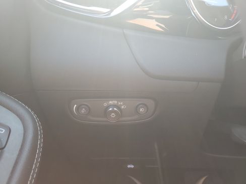 Used 2022 Buick Encore GX Select w/ Sport Touring Package FWD image 22