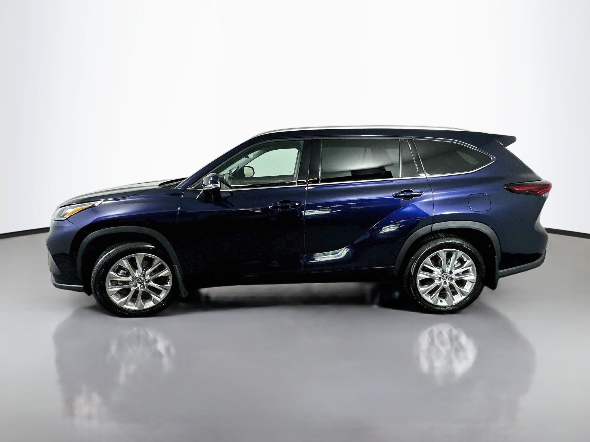 Used 2026 Toyota Highlander Limited AWD/4WD image 4