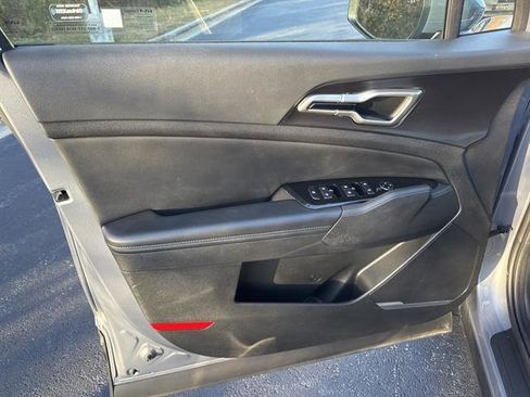 Certified 2024 Kia Sportage EX image 8